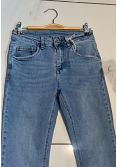 UTSVÄNGDA STRETCHJEANS 3