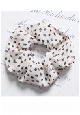 BLOMMIG SCRUNCHIE MED GULDSTÄNK 4