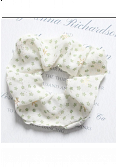 BLOMMIG SCRUNCHIE MED GULDSTÄNK 2