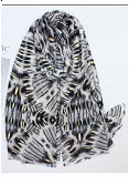 GEOMETRISKT MÖNSTRAD SCARF MED GULDDETALJER 2