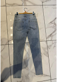 HÖGMIDJADE JEANS MED KNAPPFRONT 4