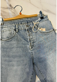 HÖGMIDJADE JEANS MED KNAPPFRONT 3