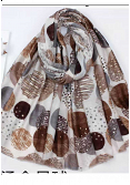 GRAFISK SCARF MED METALLISKA DETALJER 3