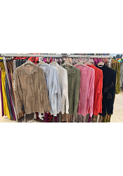 Blus med fina detaljer 3