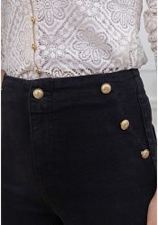 SVARTA JEANS MED KNAPPDETALJER 2