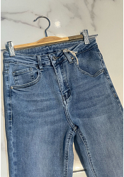 SKÖNA STRETCHJEANS MED LÄTT UTSTÄLLD PASSFORM 2