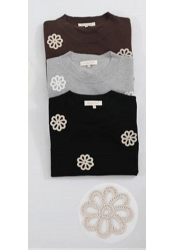 SÖT T-SHIRT MED BLOMDETALJ 2