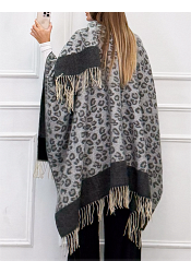 LEOMÖNSTRAD ÖPPEN PONCHO MED FRANSAR 3