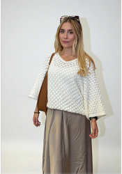 V-RINGAD STICKAD TRÖJA MED VID ÄRM 2