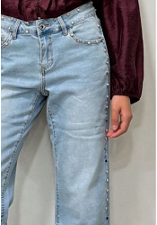 JEANS MED NITDETALJER 2