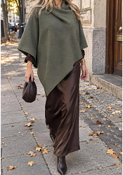 STICKAD PONCHO MED VINKLAD KANT 2