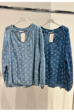 Jättefin blus i tencel med små hjärtan