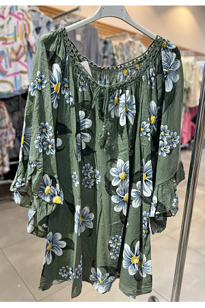 BLOMMIG BLUS MED FINA DETALJER