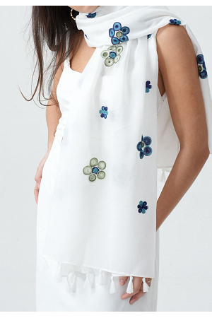 BRODERAD SCARF MED BLOMMOR