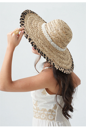 SOMMARHATT MED LEODETALJ