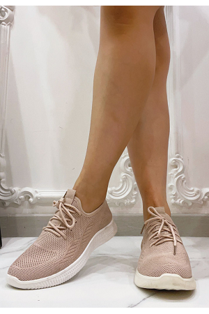SKÖNA STRUMP-SNEAKERS