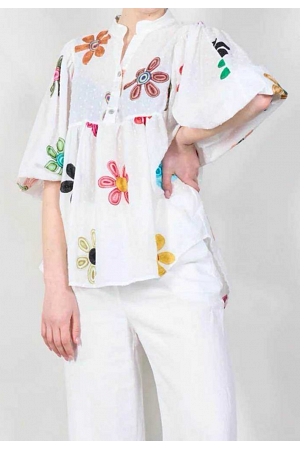 BLUS MED BRODERADE BLOMMOR