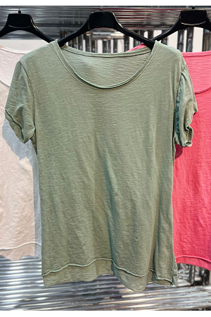 FIN BAS-T-SHIRT MED RUND HALSRINGNING
