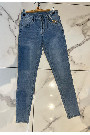 STRETCHJEANS MED STJÄRNDETALJ PÅ BAKFICKAN
