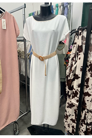 KLÄNNING MED MIDJEBÄLTE