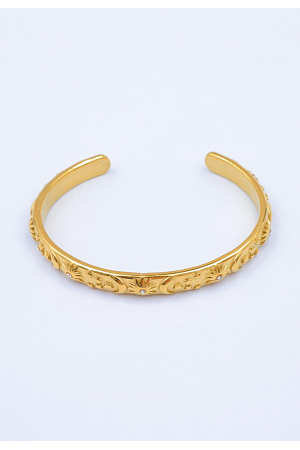 GRAVERAD CUFF-ARMRING I ROSTFRITT STÅL