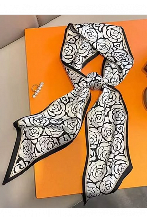 AVLÅNG SCARF MED ROSOR