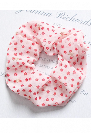 BLOMMIG SCRUNCHIE MED GULDSTÄNK