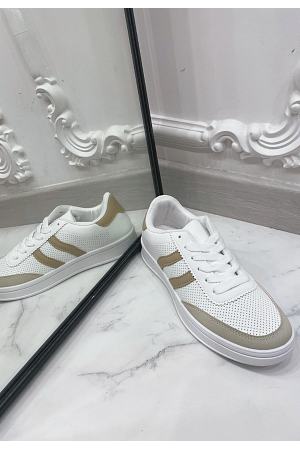 SPORTIG SNEAKERS MED TRENDIGA DETALJER