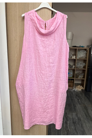 KLÄNNING MED DRAPERAD KRAGE OCH FICKOR