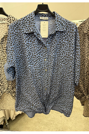 LEOPARDSKJORTA MED SMÅMÖNSTER