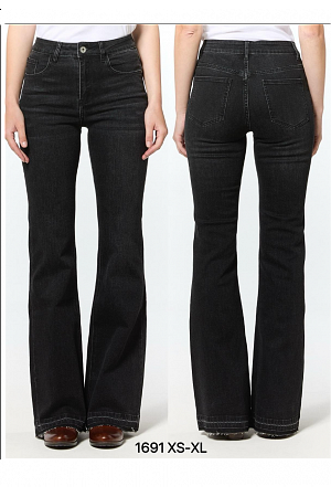 SVARTA BOOTCUT JEANS