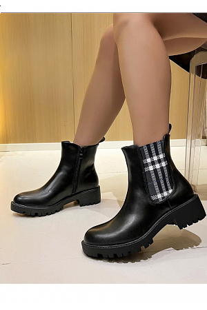 CHELSEABOOT MED RUTDETALJ