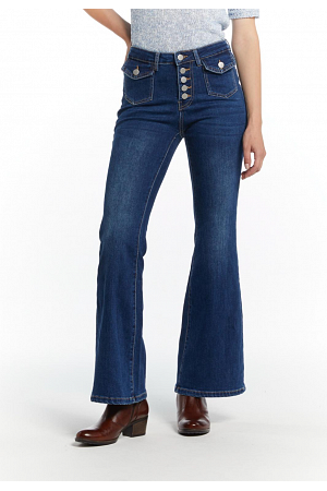JEANS MED UTSVÄNGDA BEN & KNAPPDETALJ