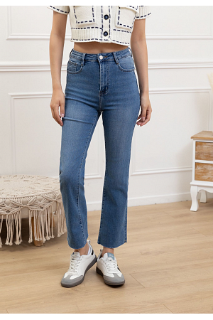 JEANS MED RAK BENSKÄRNING