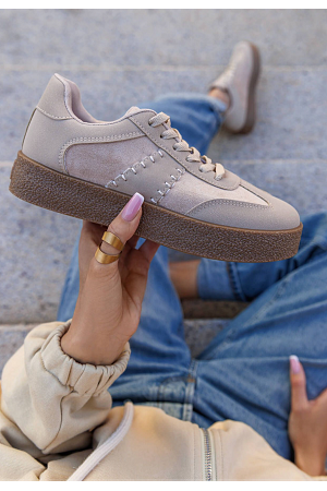 SNEAKERS MED RETROKÄNSLA
