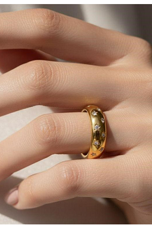 STJÄRNDEKORERAD JUSTERBAR RING