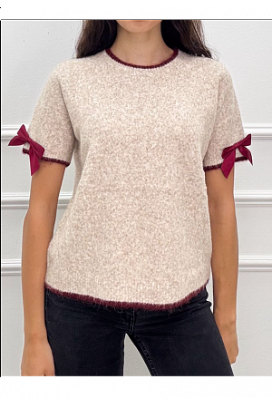 STICKAD T-SHIRT MED SATINROSETT