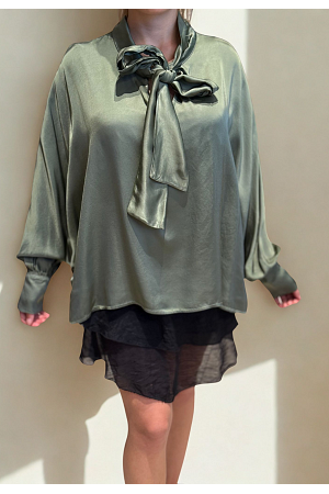 SILKIG OVERSIZE-BLUS MED KNUT