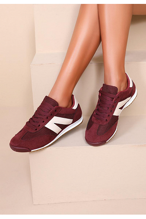 RETRO-INSPIREDE SNEAKERS