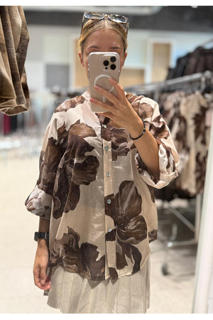 BLUS MED STORBLADIGT BLOMMÖNSTER
