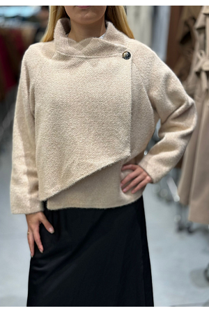 PONCHOJACKA MED ASYMMETRISK KNÄPPNING