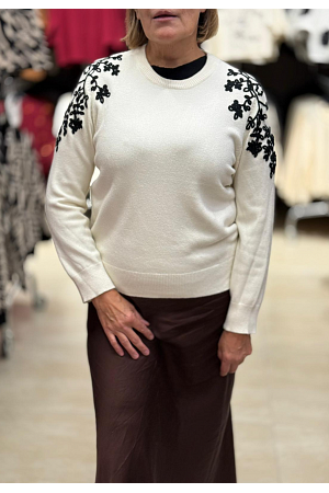 STICKAD TRÖJA MED BRODERADE BLOMMOR