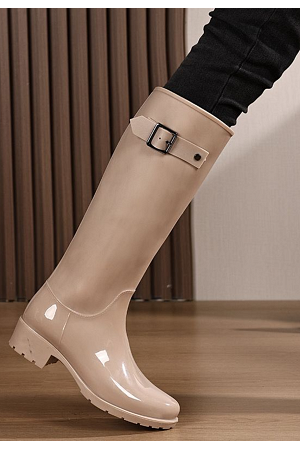 GLANSIG REGNSTÖVEL MED SPÄNNE