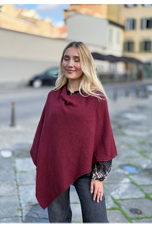 STICKAD PONCHO MED VINKLAD KANT