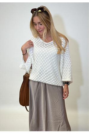 V-RINGAD STICKAD TRÖJA MED VID ÄRM