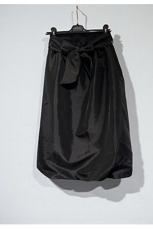 BALLONGKJOL I SATIN MED ROSETT