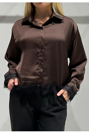 SATINBLUS MED SPETSKANT