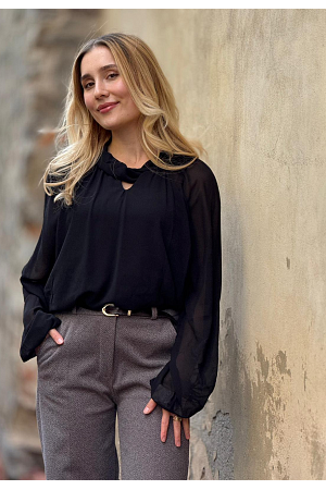 BLUS MED TWISTAD KRAGE