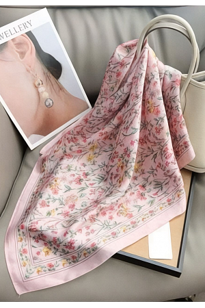 SATINLOOK SCARF MED BLOMMIG BÅRDKANT