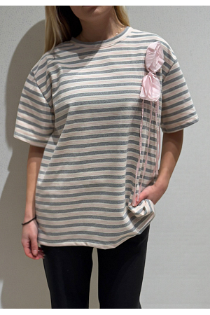 T-shirt med dekorativa blommor